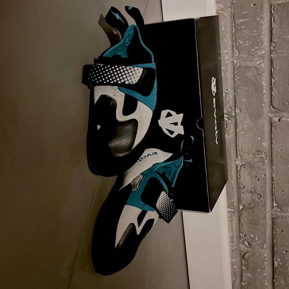 BRAND NEW Evolv women’s zenist rock climbing shoe size 8.5